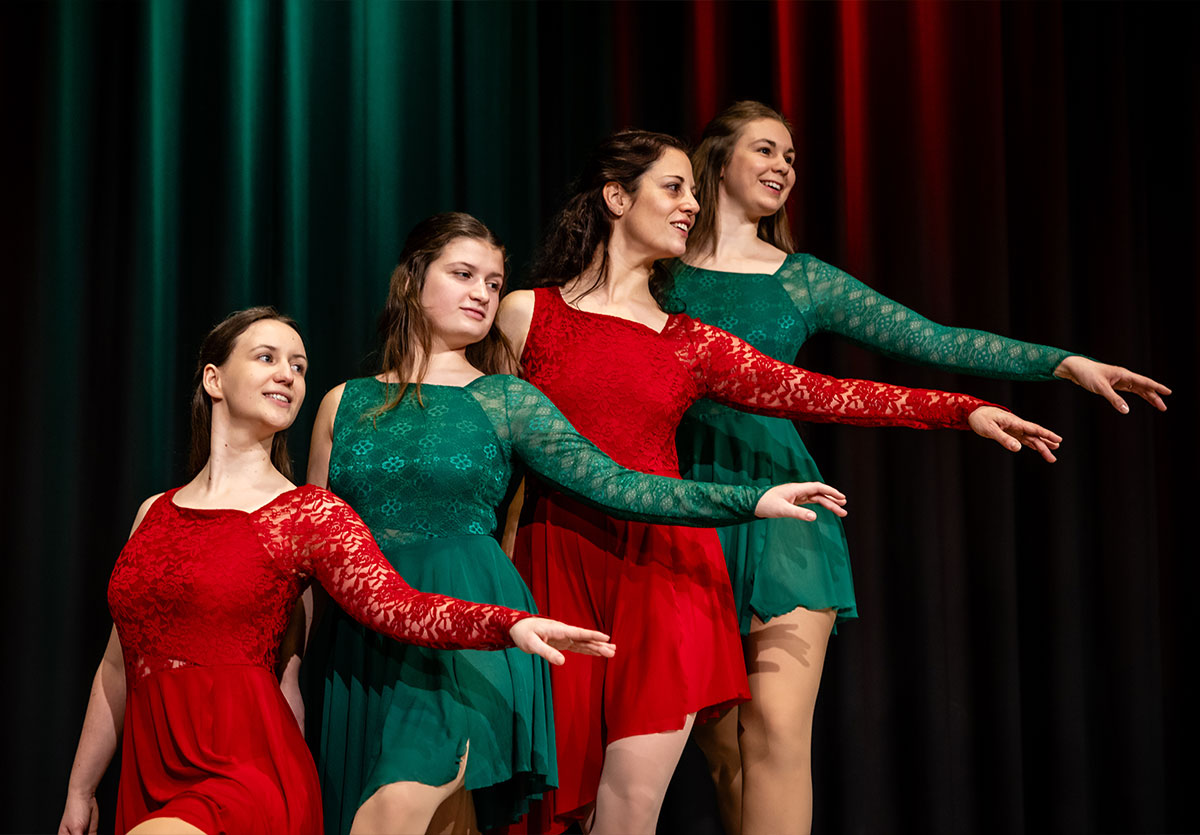 Gruppenbild von Tänzerinnen der Ballettschule Barbara Meierhöfer.