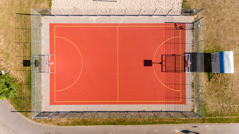 Luftaufnahme eines Basketball Platzes in Aachen.